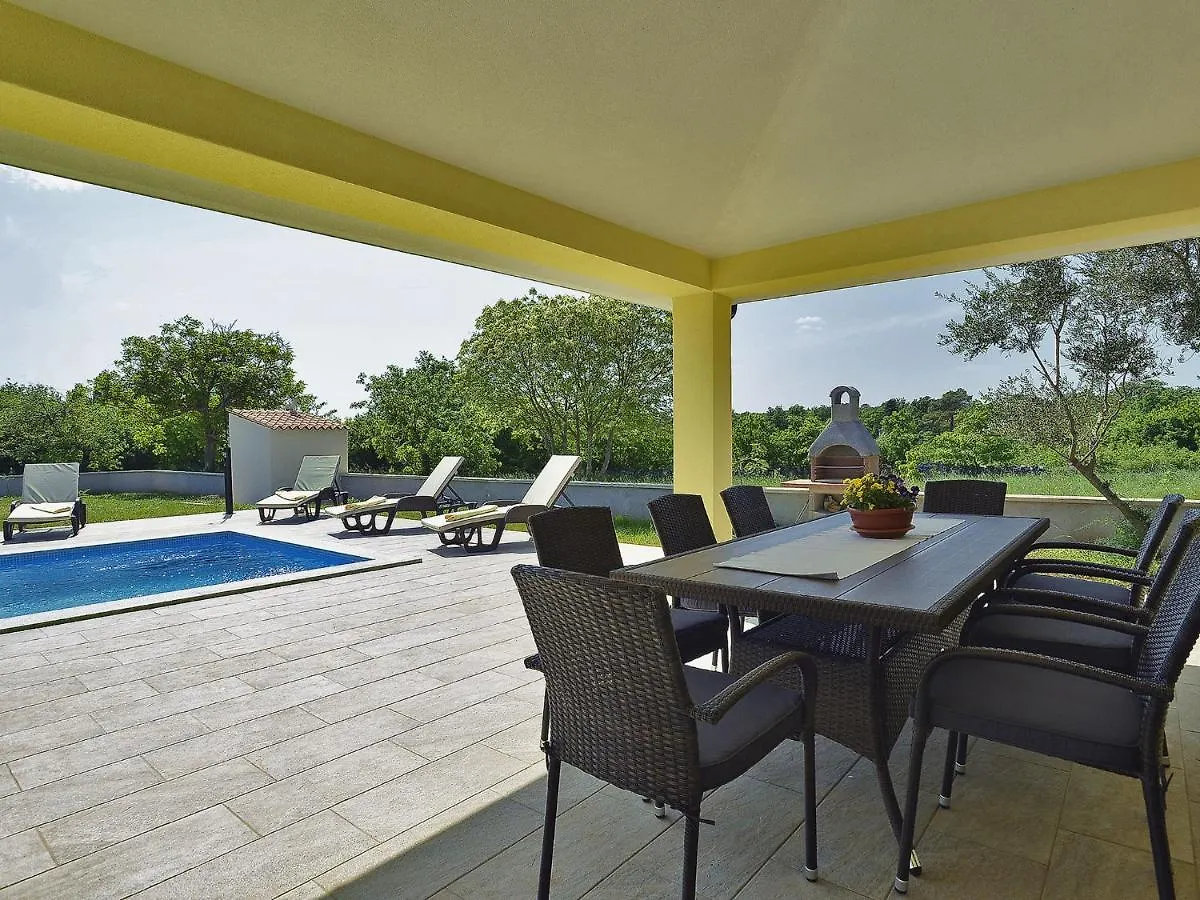 Modern Villa With Pool And Parasol In Marčana Croatie